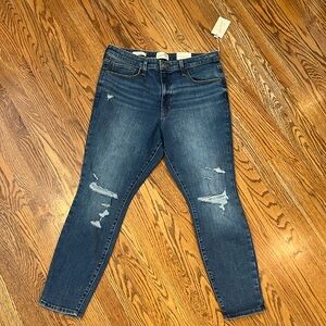 Universal Thread Ladies high-rise skinny size 10 S (short) blue jeans with rips
